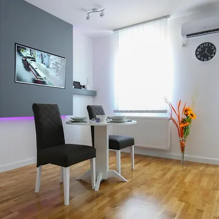 Manirosi 3 * Szabadka