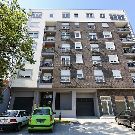 Apartman Manirosi 3 *