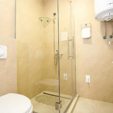 Manirosi 3 * Szabadka