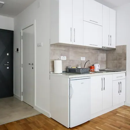 Apartman Manirosi 3 *